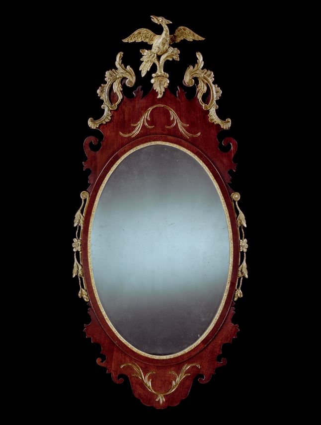 AN AMERICAN GEORGE III PERIOD MAHOGANY AND PARCEL GILT MIRROR | MasterArt